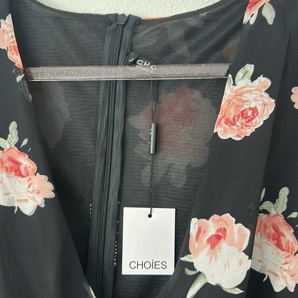 Floral Print Deep V-Neck Romper - Picture 4 of 6